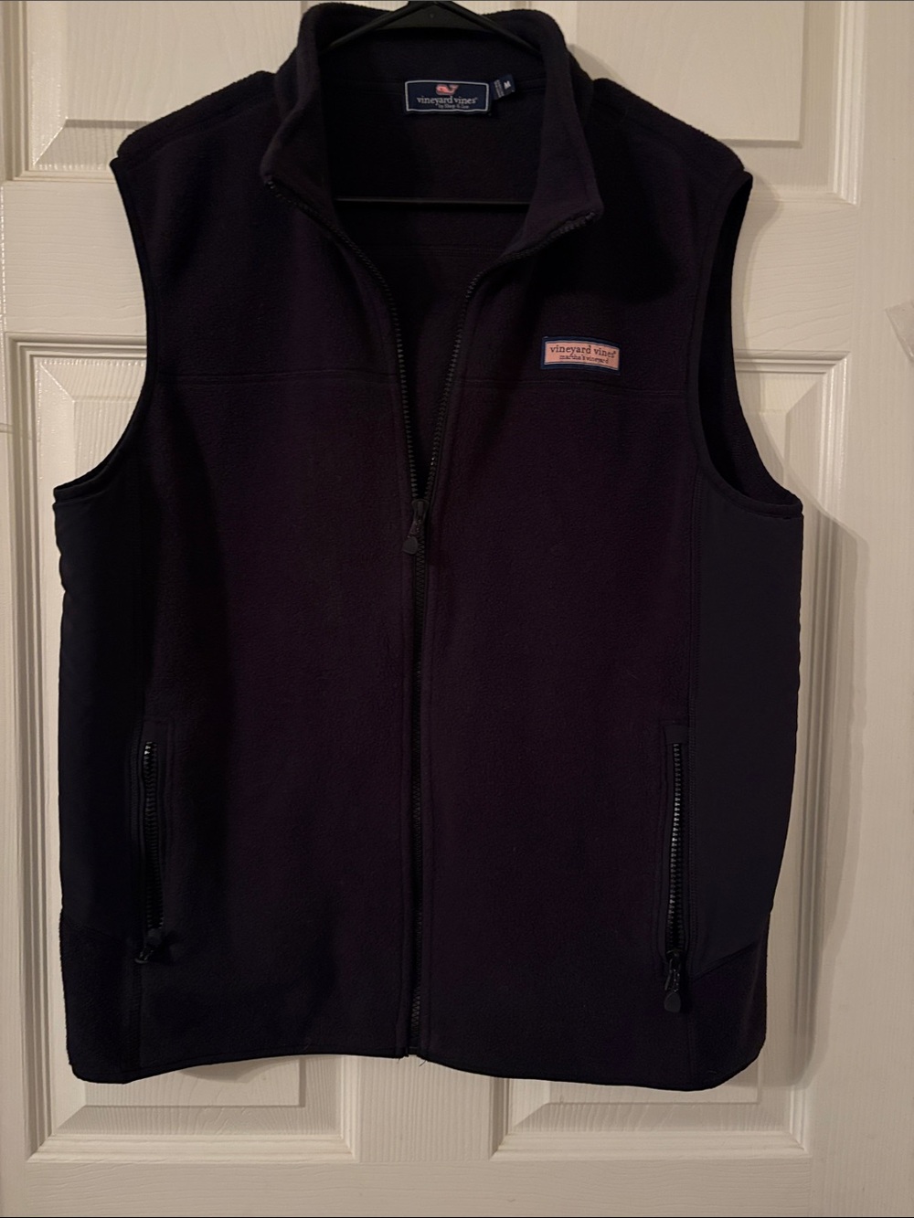 Vineyard Vines Men's Black Fleece Vest with Zip Pockets. Size Medium.